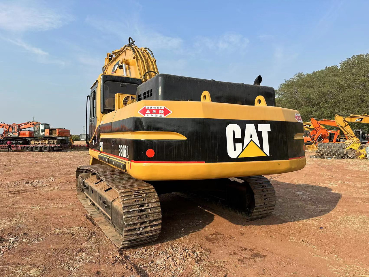 Crawler excavator CAT 320B: picture 8