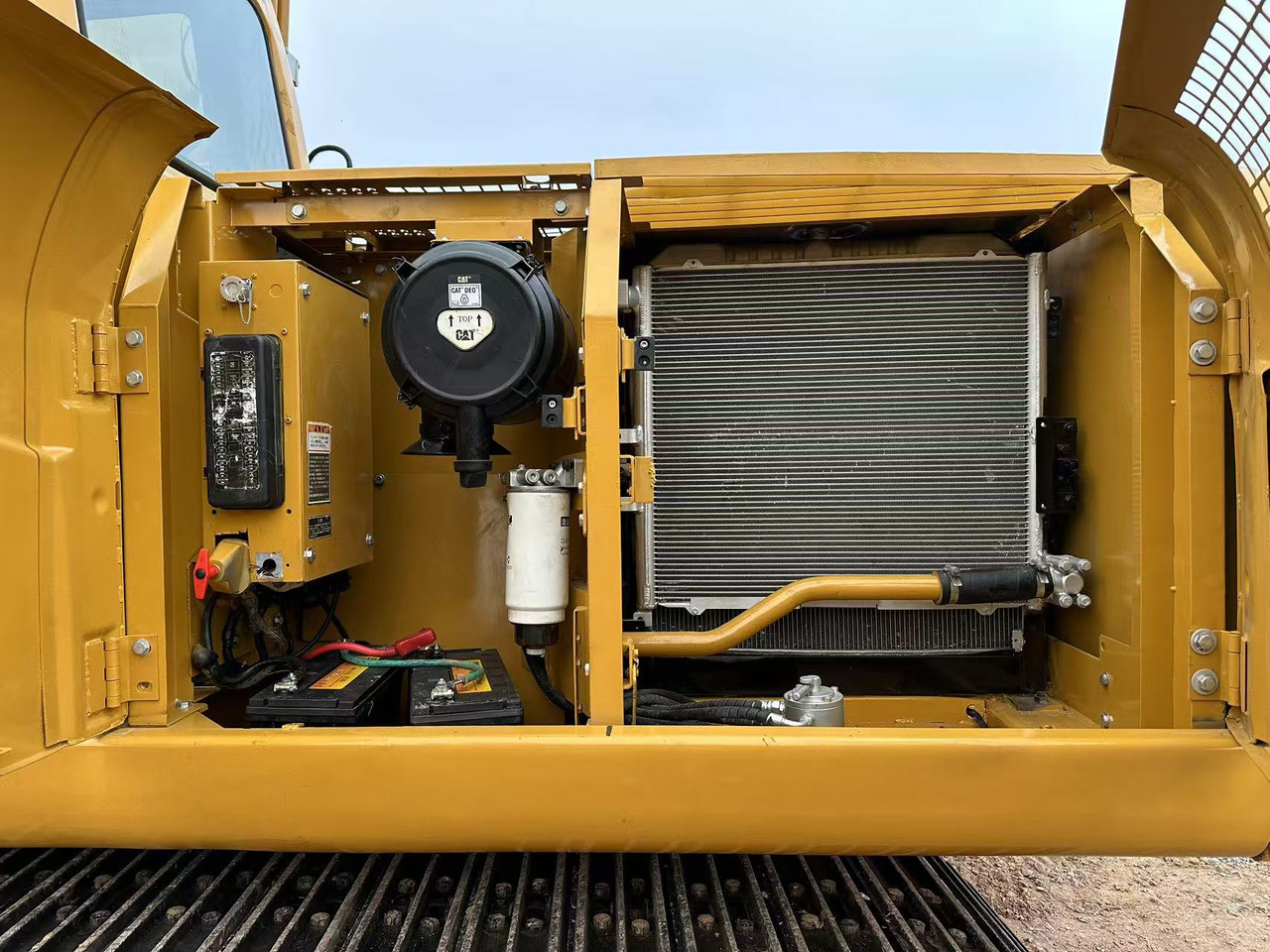 Crawler excavator CAT 320CL: picture 8