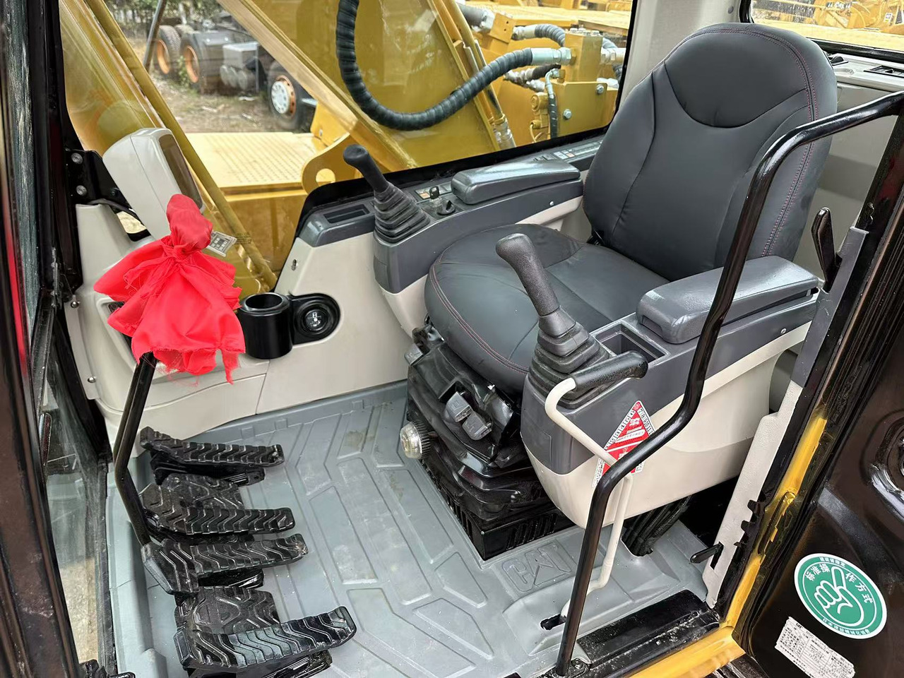 Crawler excavator CAT 320CL: picture 6