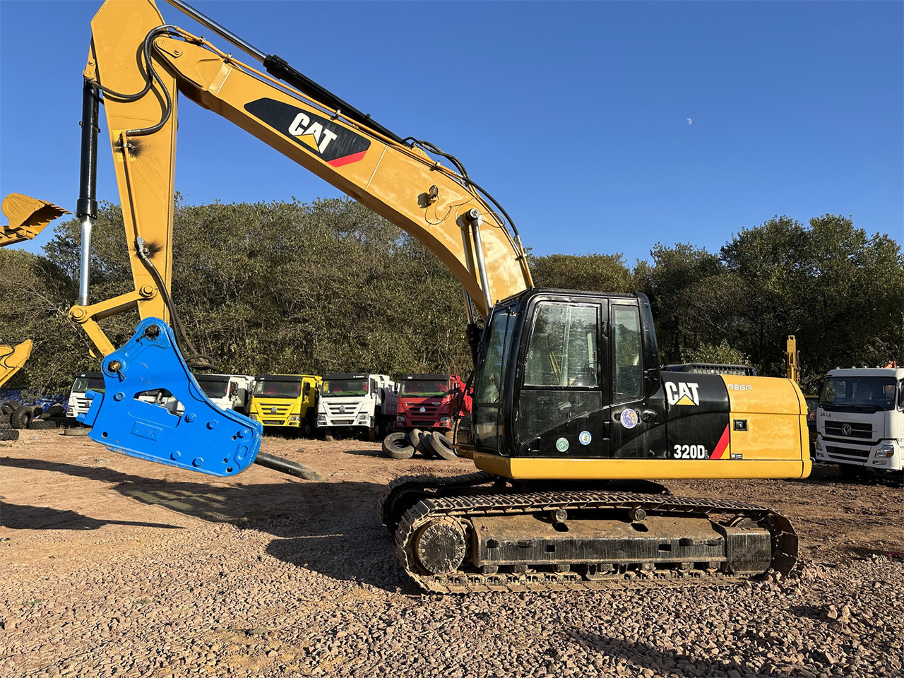 CAT 320DL - Excavator: picture 3 CAT 320DL - Excavator: picture 3