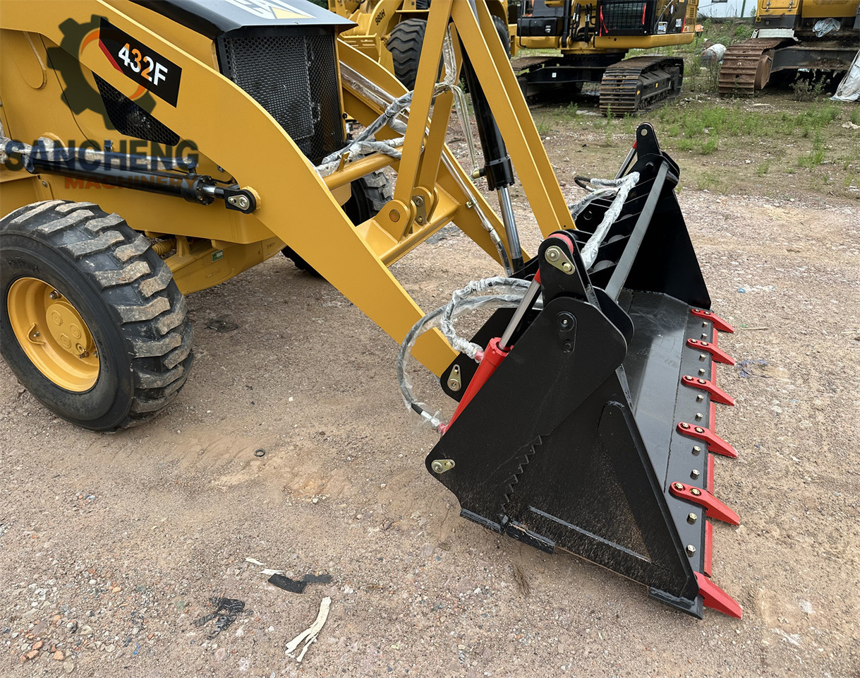 Backhoe loader CAT 432F: picture 6