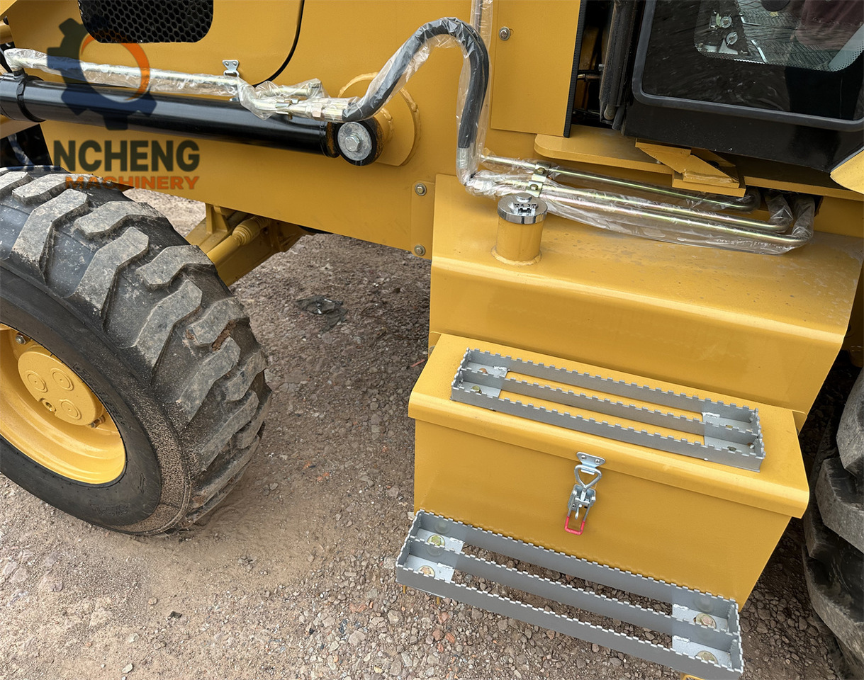 Backhoe loader CAT 432F: picture 8