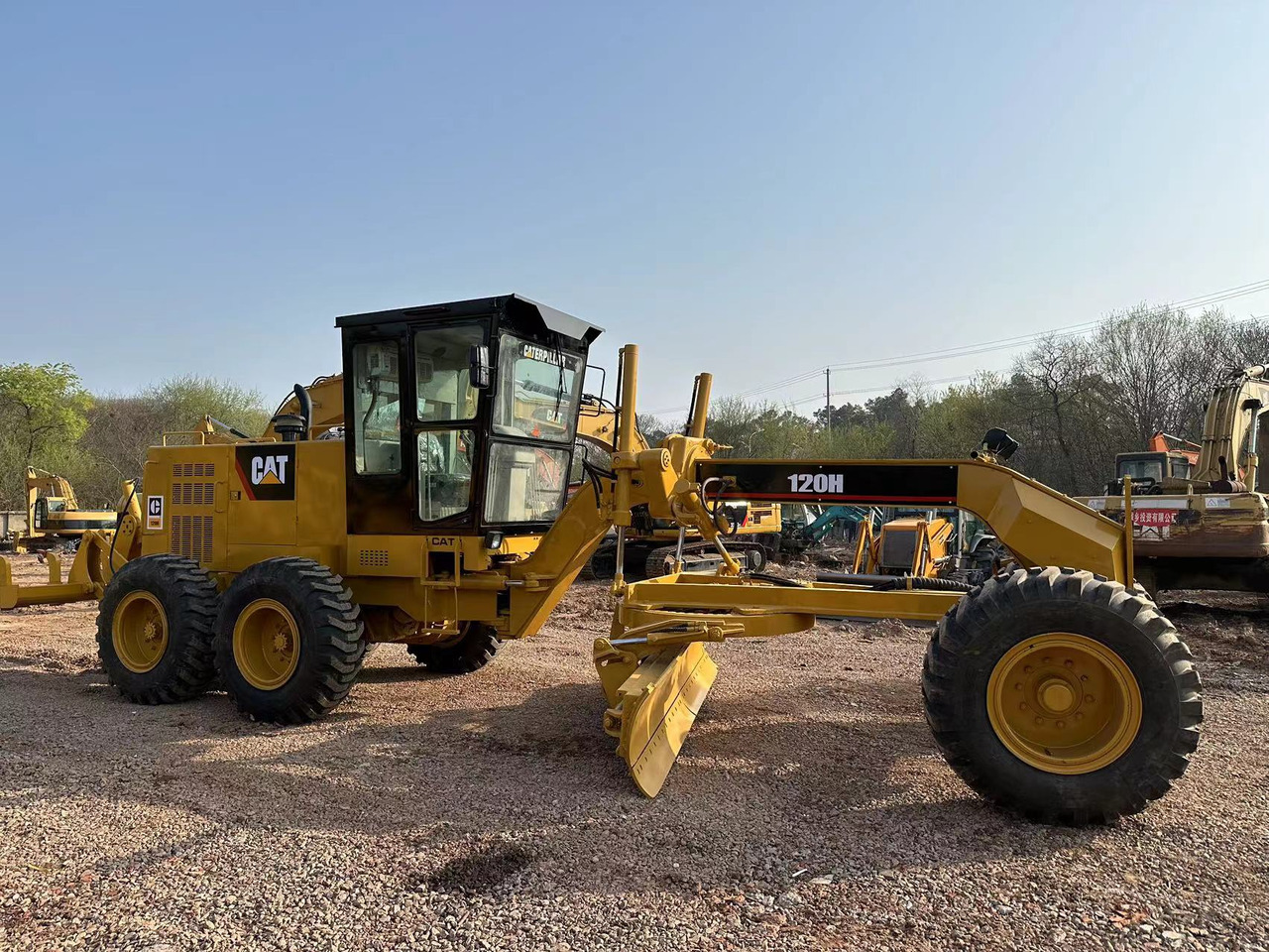 CATERPILLAR 120H - Grader: picture 1 CATERPILLAR 120H - Grader: picture 1