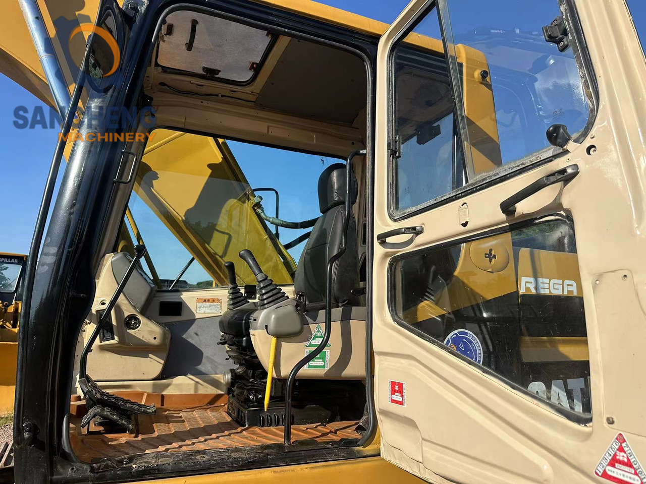 Crawler excavator CATERPILLAR 320B: picture 10