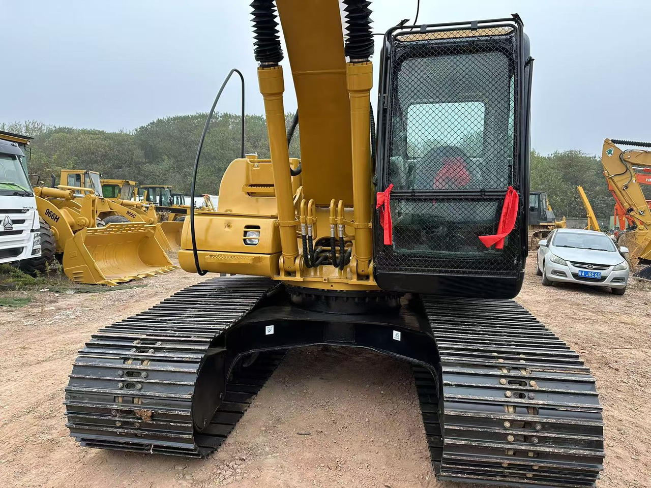 Crawler excavator CATERPILLAR 320CL crawler excavator: picture 9