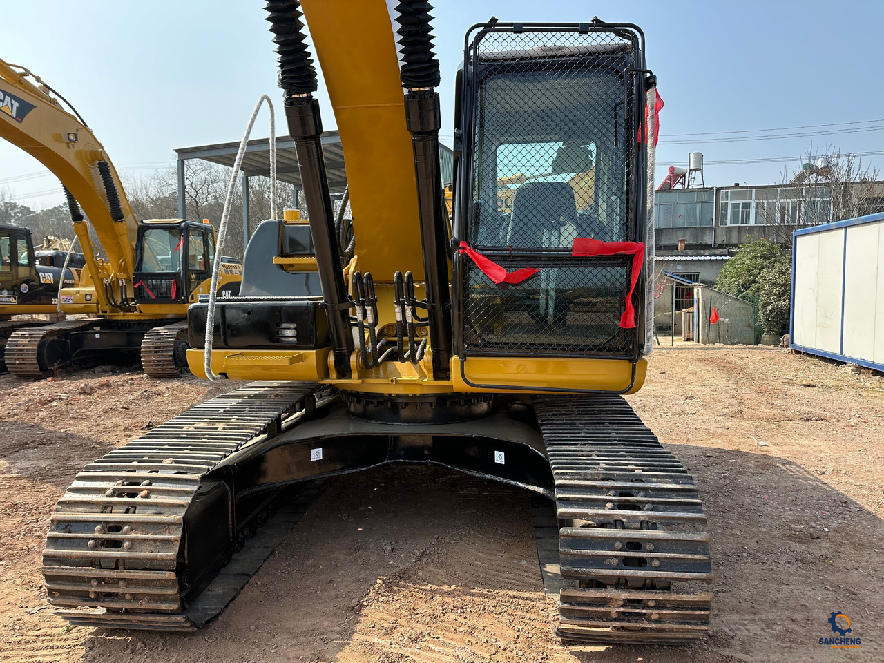 Crawler excavator CATERPILLAR 320D2L: picture 8