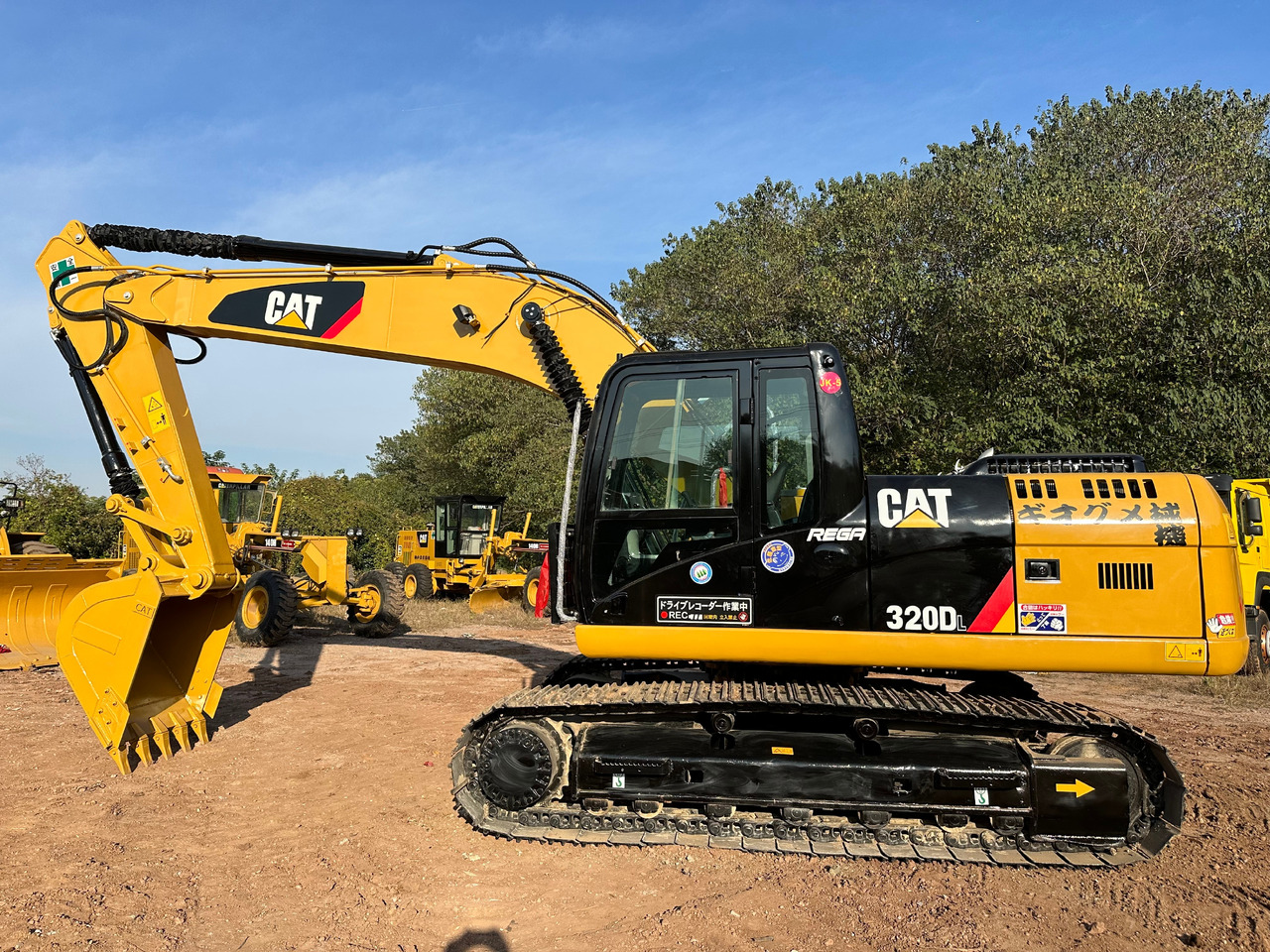 CATERPILLAR 320D2L - Crawler excavator: picture 2 CATERPILLAR 320D2L - Crawler excavator: picture 2