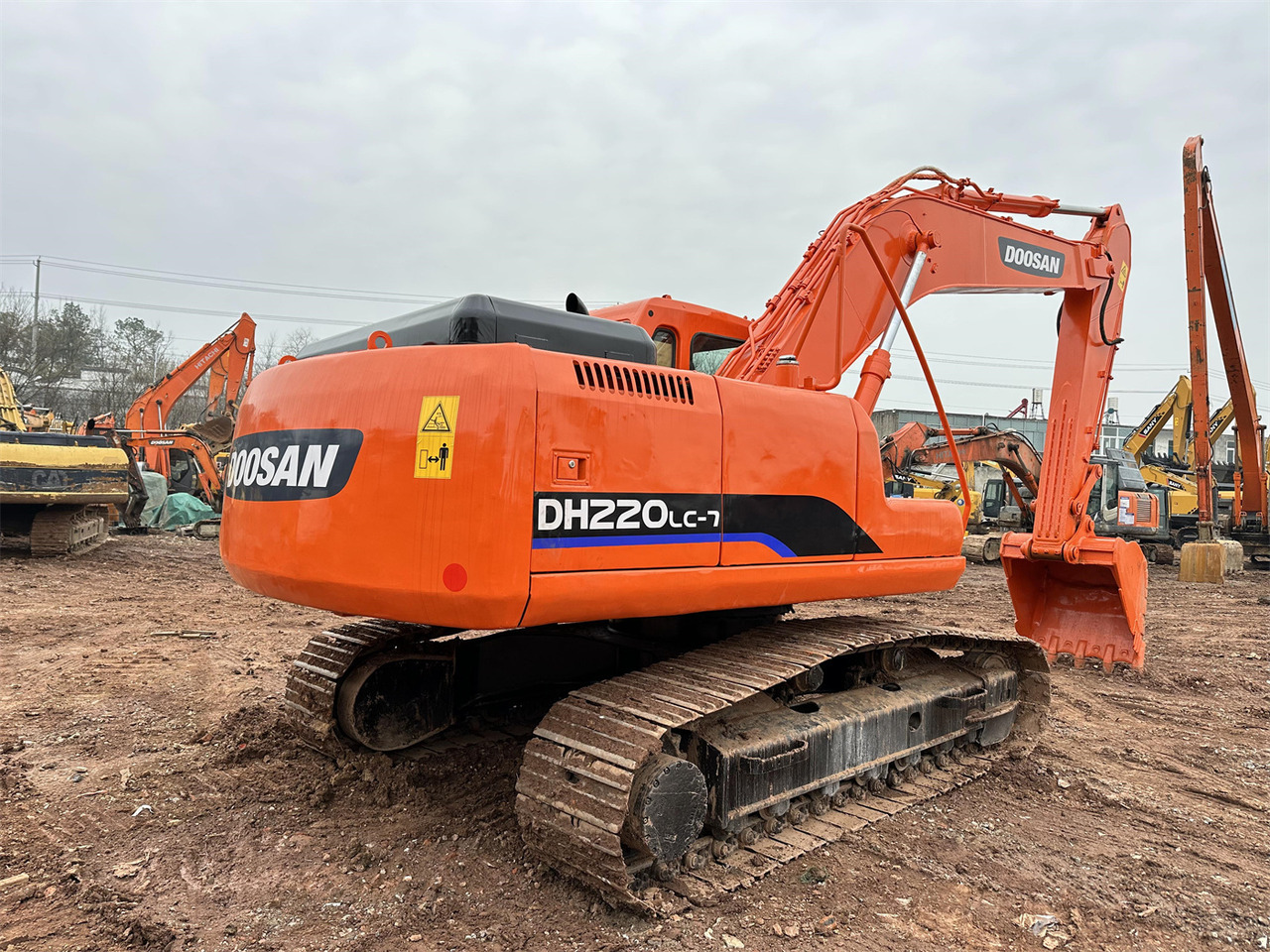 DOOSAN DH220 - Crawler excavator: picture 4 DOOSAN DH220 - Crawler excavator: picture 4