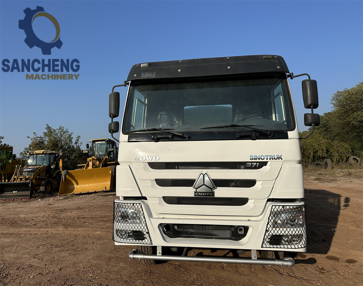 SINOTRUK HOWO 370HP 6x4 Water Tank Truck - Tank truck: picture 4 SINOTRUK HOWO 370HP 6x4 Water Tank Truck - Tank truck: picture 4