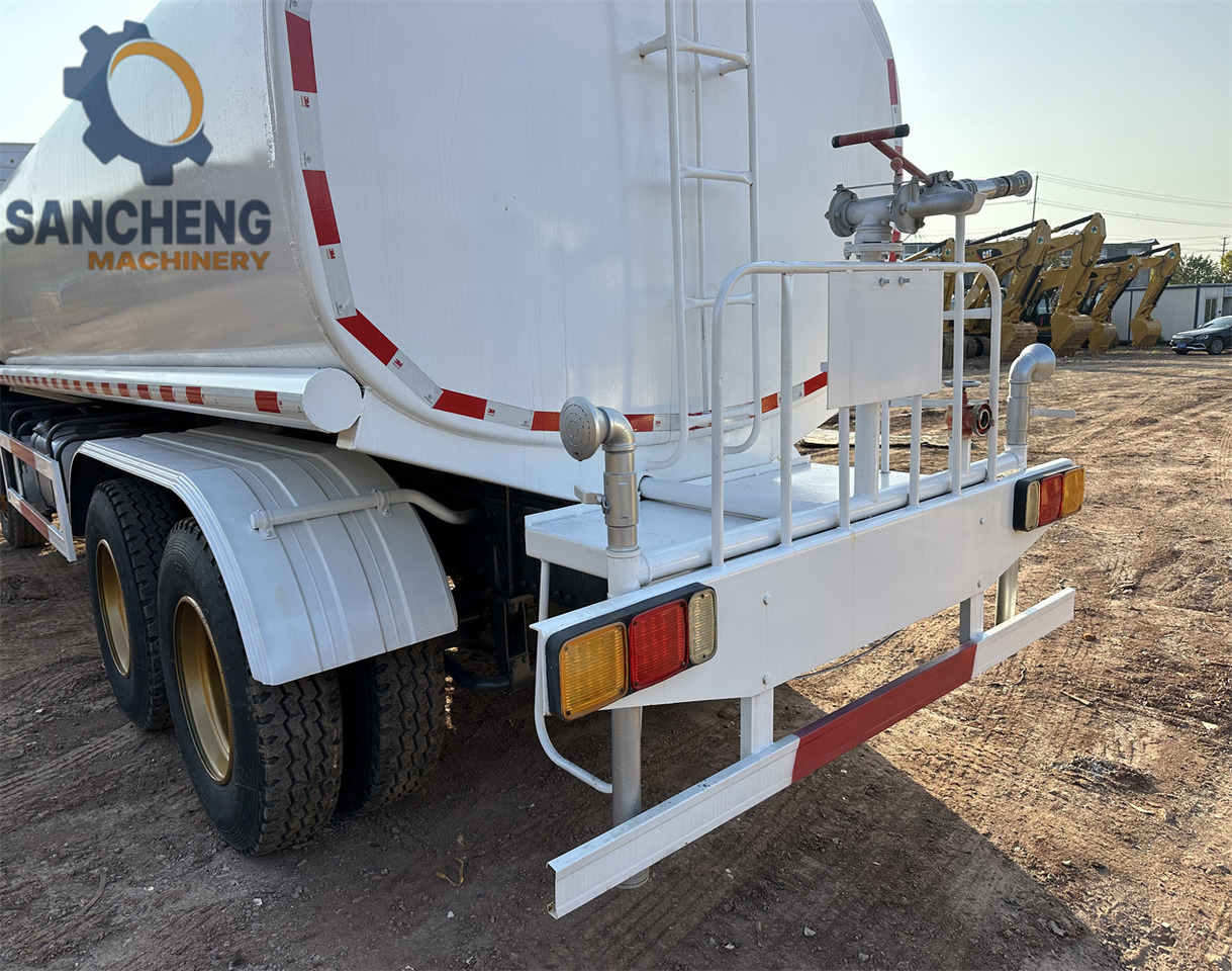SINOTRUK HOWO 371 6x4 Water Tanker Truck on lease SINOTRUK HOWO 371 6x4 Water Tanker Truck: picture 6