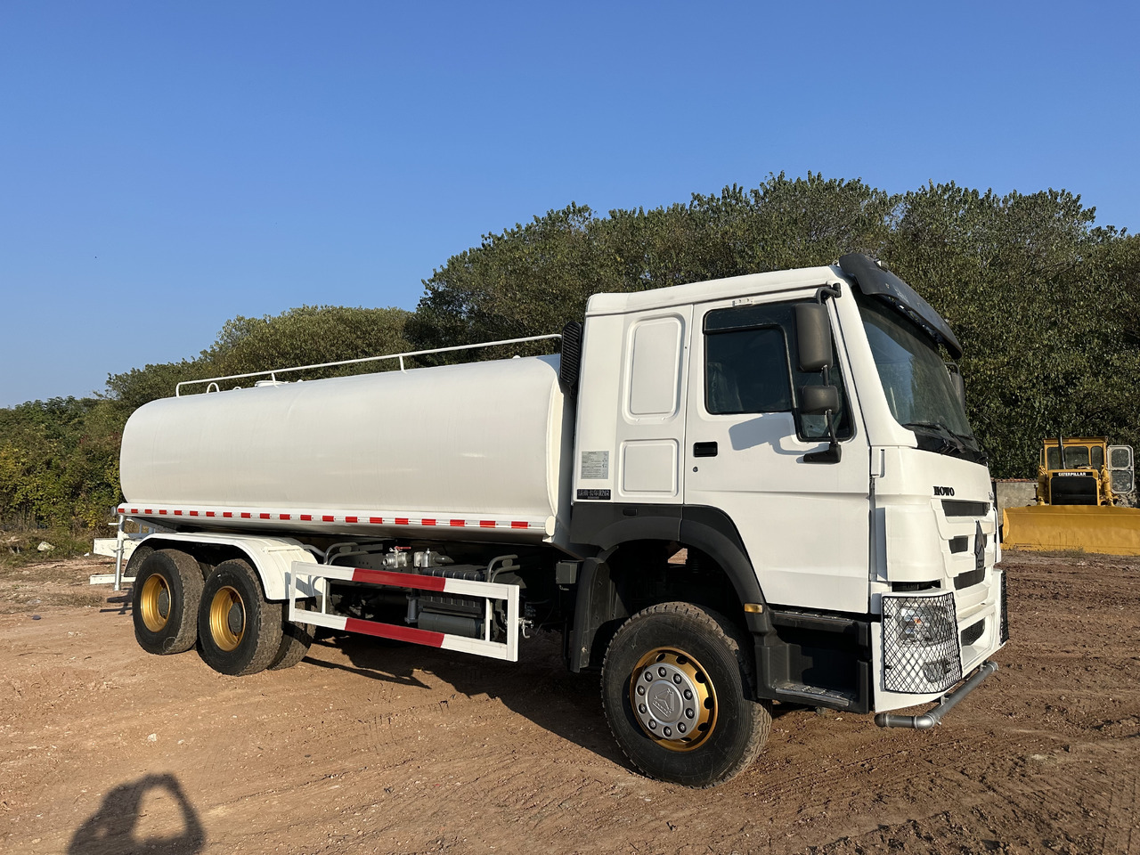 SINOTRUK HOWO 371 Water Tanker Truck - Tank truck: picture 1 SINOTRUK HOWO 371 Water Tanker Truck - Tank truck: picture 1