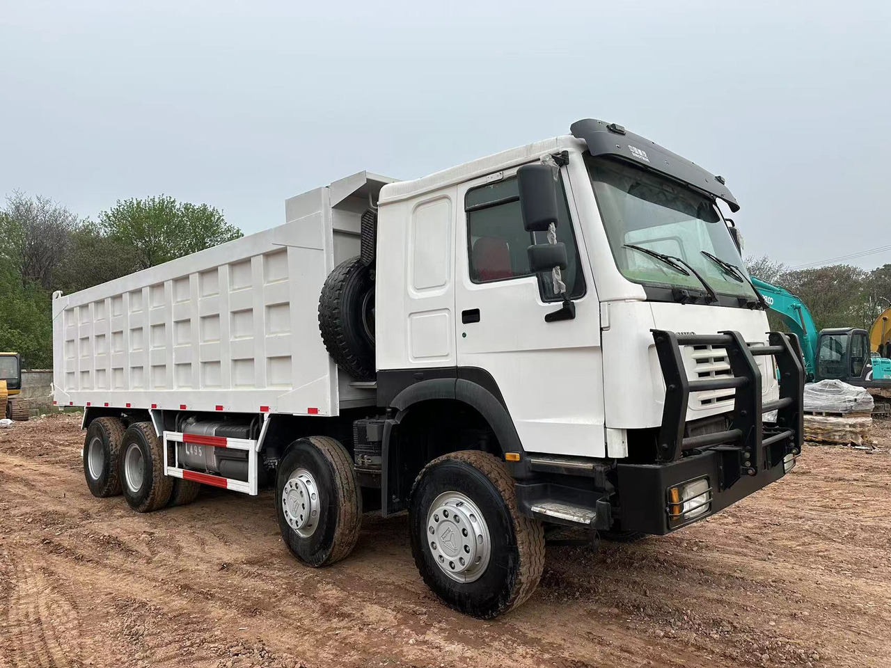 SINOTRUK HOWO 371 with Bumper - Tipper: picture 1 SINOTRUK HOWO 371 with Bumper - Tipper: picture 1