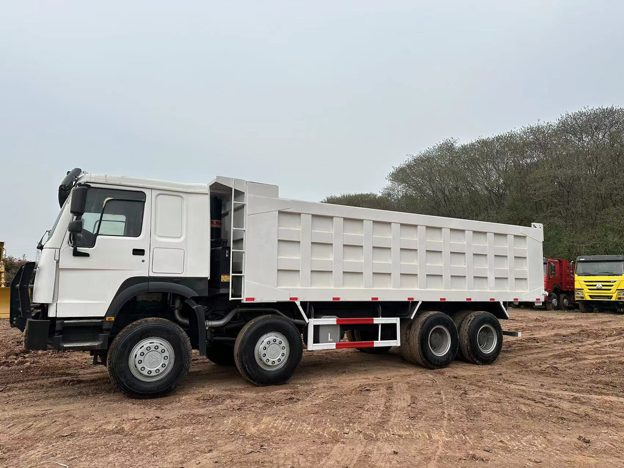 SINOTRUK HOWO 371 with Bumper - Tipper: picture 4 SINOTRUK HOWO 371 with Bumper - Tipper: picture 4