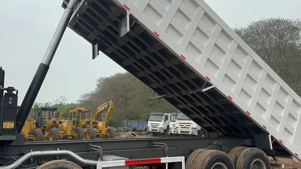 Tipper SINOTRUK HOWO 371 with Bumper: picture 10