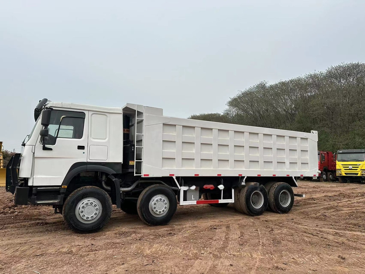 SINOTRUK HOWO 371 with Bumper - Tipper: picture 5 SINOTRUK HOWO 371 with Bumper - Tipper: picture 5