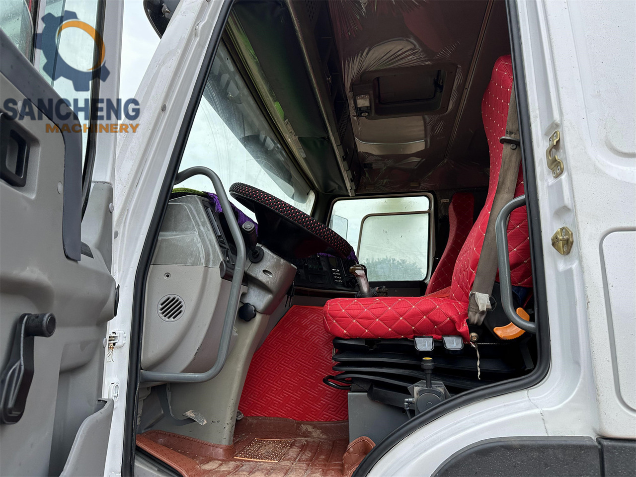 SINOTRUK Howo 371 6x4 crane truck on lease SINOTRUK Howo 371 6x4 crane truck: picture 10