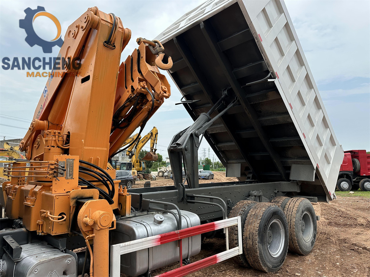 SINOTRUK Howo 371 6x4 crane truck on lease SINOTRUK Howo 371 6x4 crane truck: picture 8