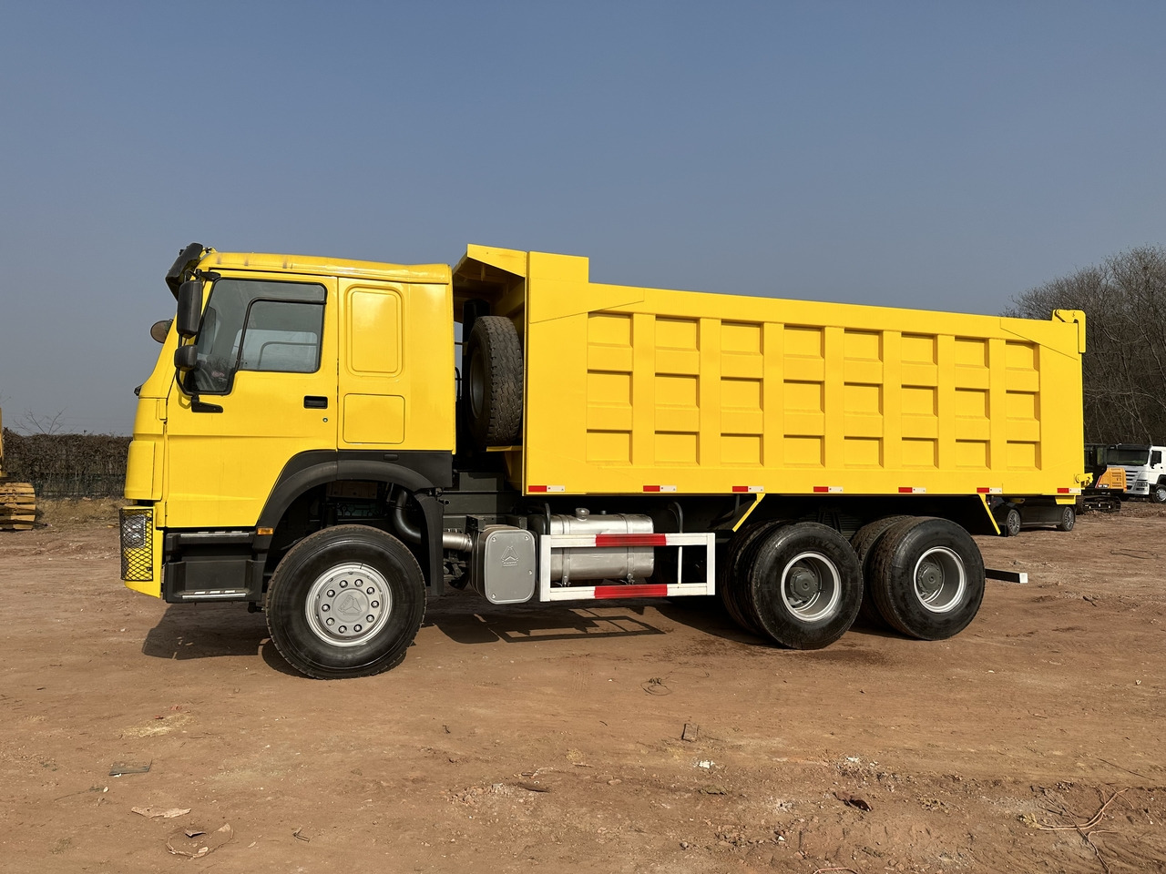 SINOTRUK Howo 6x4 Dump truck 371hp - Tipper: picture 3 SINOTRUK Howo 6x4 Dump truck 371hp - Tipper: picture 3