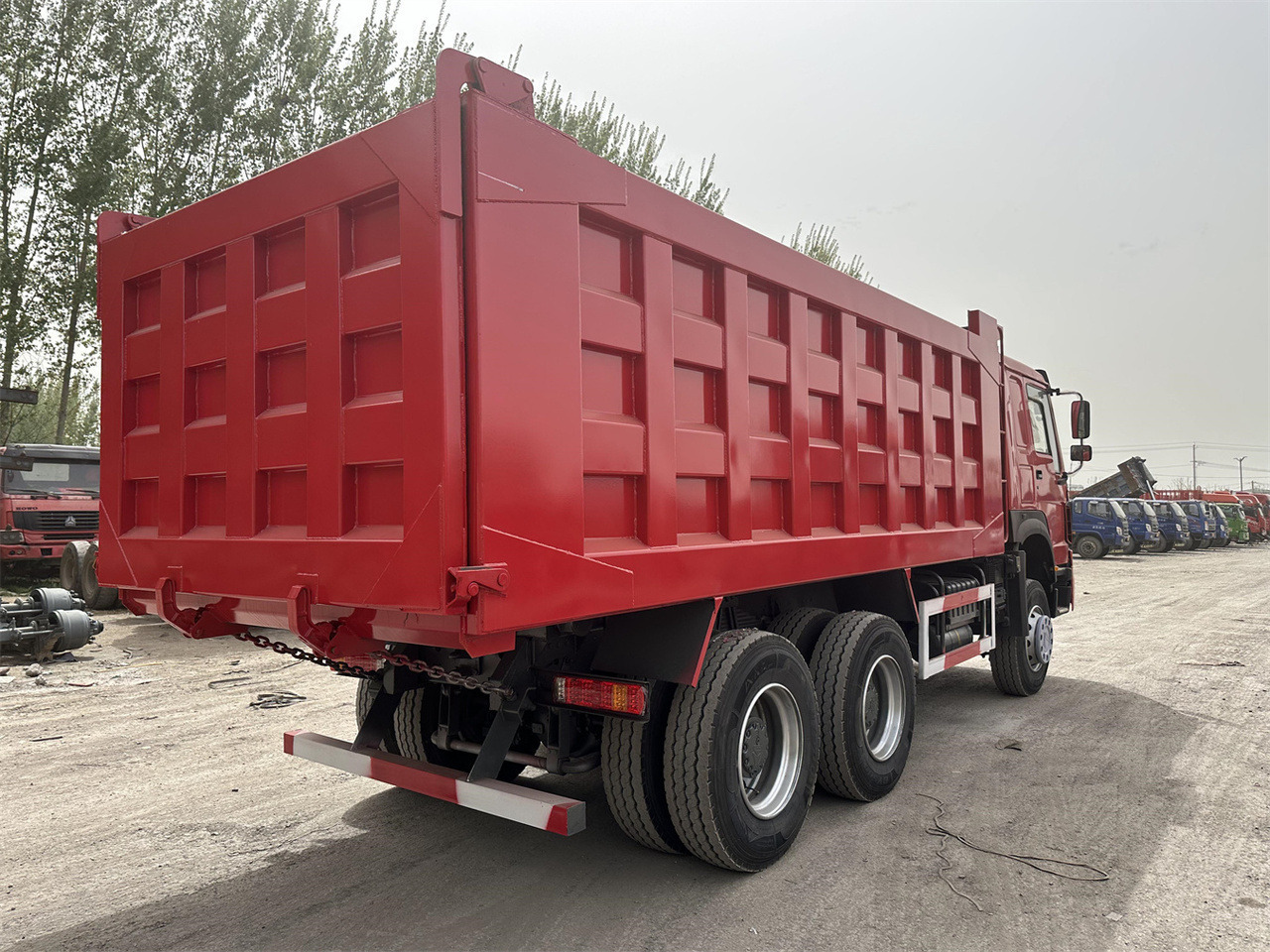 Tipper for transportation of silos SINOTRUK Howo Dump truck 371: picture 6