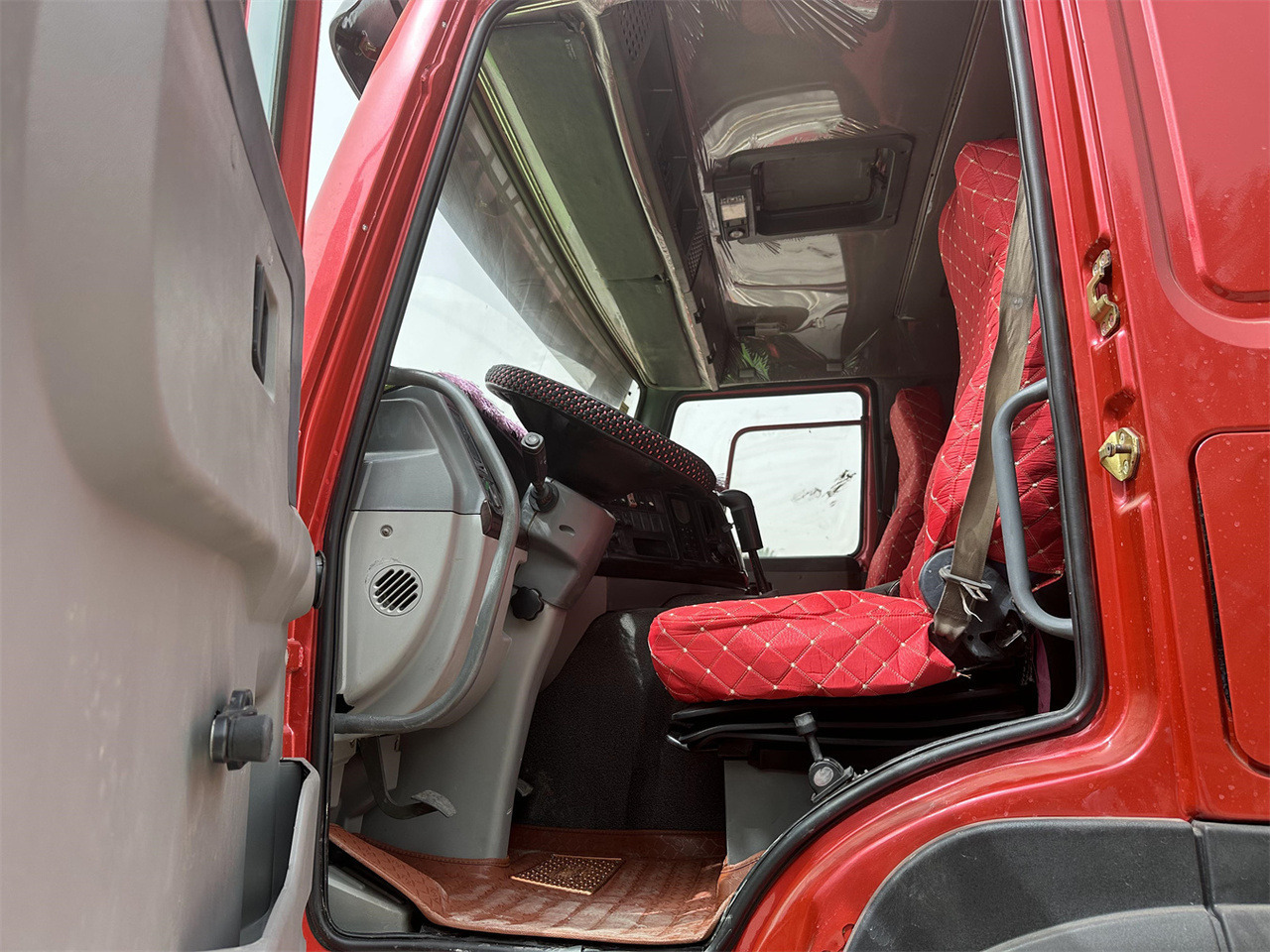 Tipper for transportation of silos SINOTRUK Howo Dump truck 371: picture 8