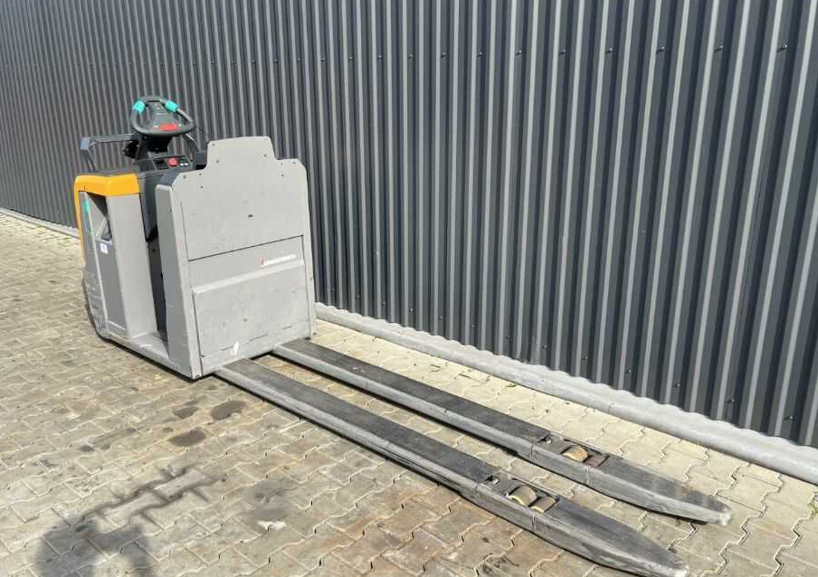 Jungheinrich ECE225 - Order picker: picture 3 Jungheinrich ECE225 - Order picker: picture 3