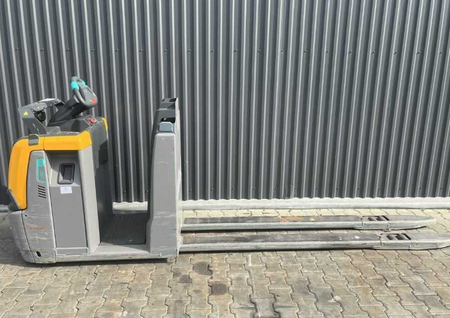 Jungheinrich ECE225 - Order picker: picture 2 Jungheinrich ECE225 - Order picker: picture 2