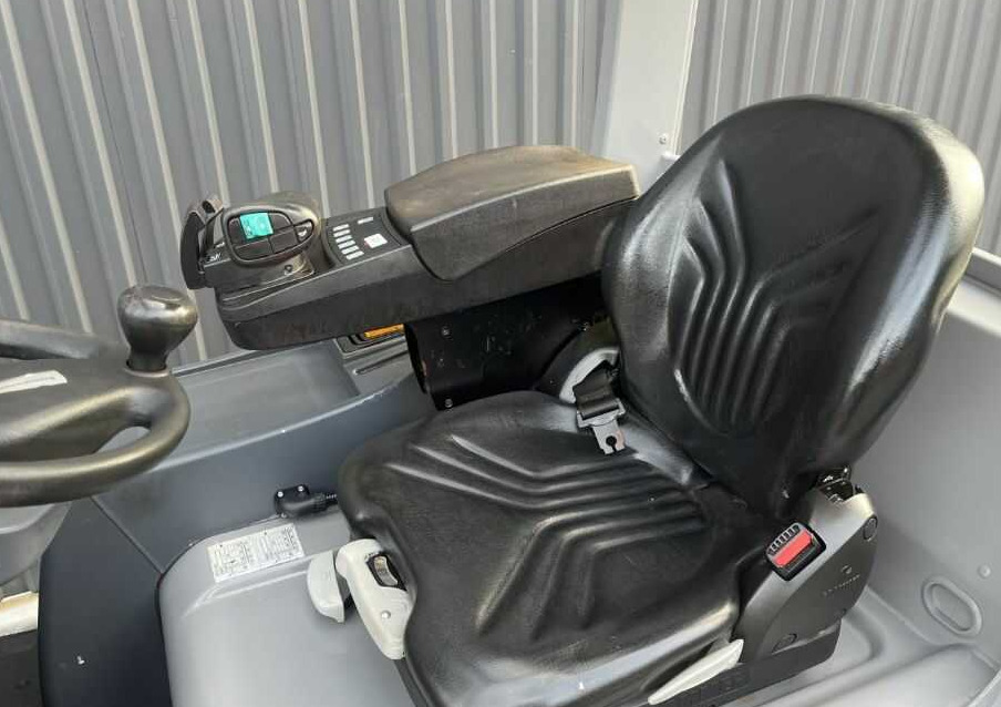 Electric forklift Jungheinrich EFG220: picture 7