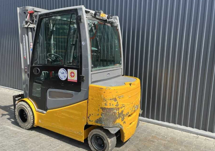 Jungheinrich EFGS30 - Electric forklift: picture 3 Jungheinrich EFGS30 - Electric forklift: picture 3