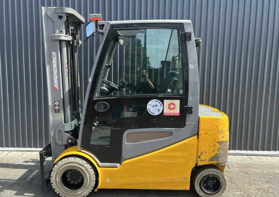 Jungheinrich EFGS30 - Electric forklift: picture 2 Jungheinrich EFGS30 - Electric forklift: picture 2