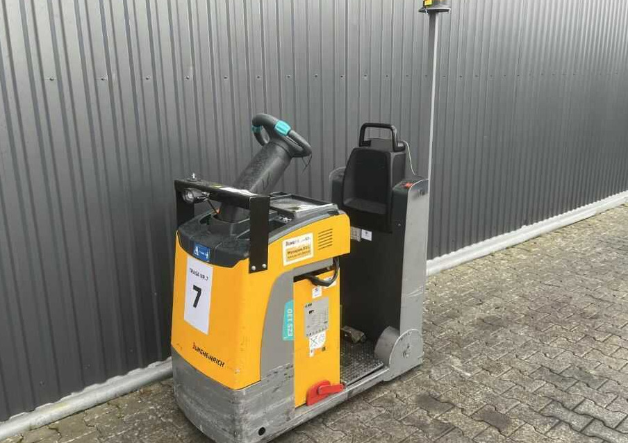 Jungheinrich EZS130 - Tow tractor: picture 1 Jungheinrich EZS130 - Tow tractor: picture 1