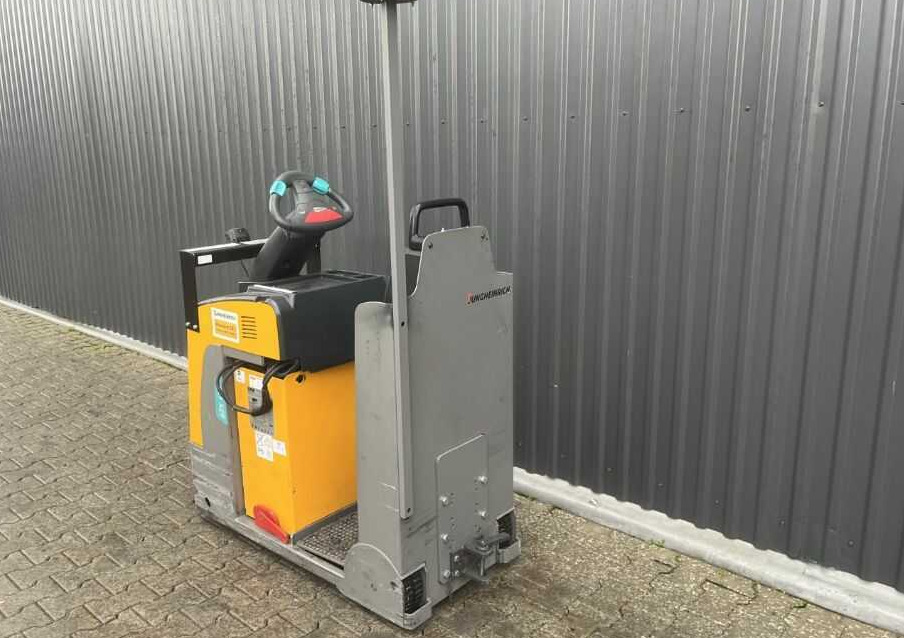 Jungheinrich EZS130 - Tow tractor: picture 3 Jungheinrich EZS130 - Tow tractor: picture 3