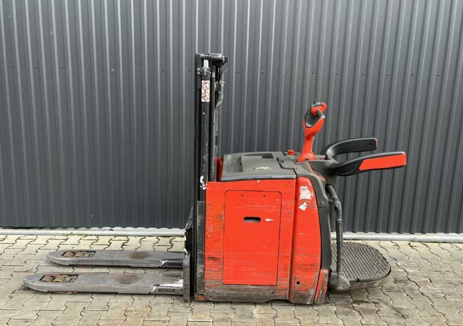 Linde D10AP - Stacker: picture 2 Linde D10AP - Stacker: picture 2