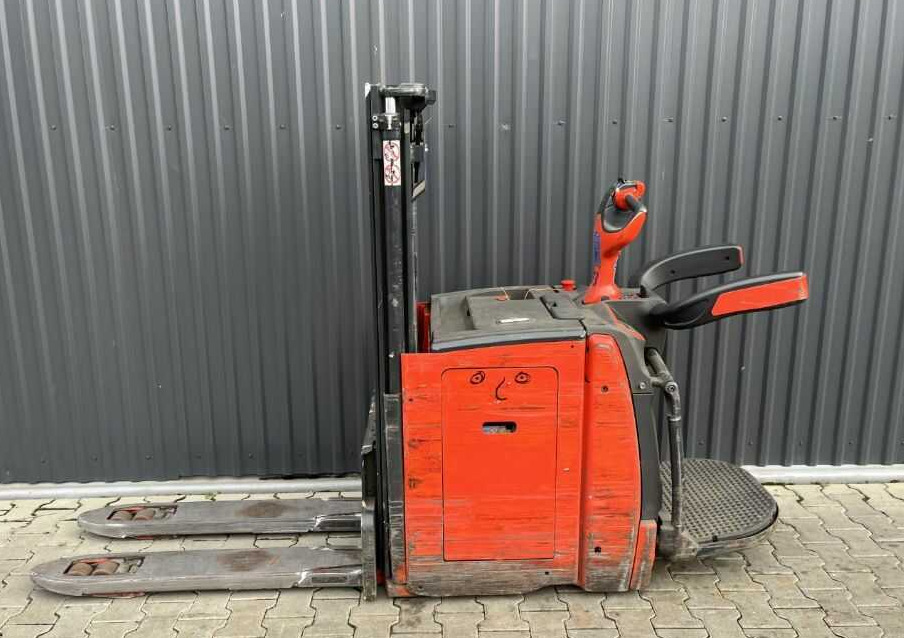 Linde D10AP - Stacker: picture 2 Linde D10AP - Stacker: picture 2