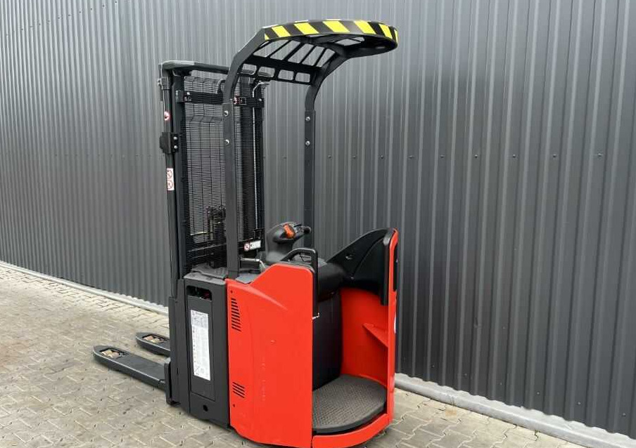 Linde D14SP - Stacker: picture 3 Linde D14SP - Stacker: picture 3