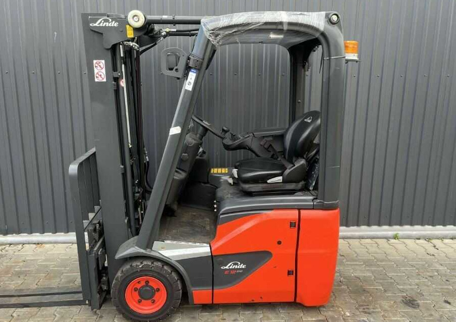 Linde E12-02 - Electric forklift: picture 2 Linde E12-02 - Electric forklift: picture 2