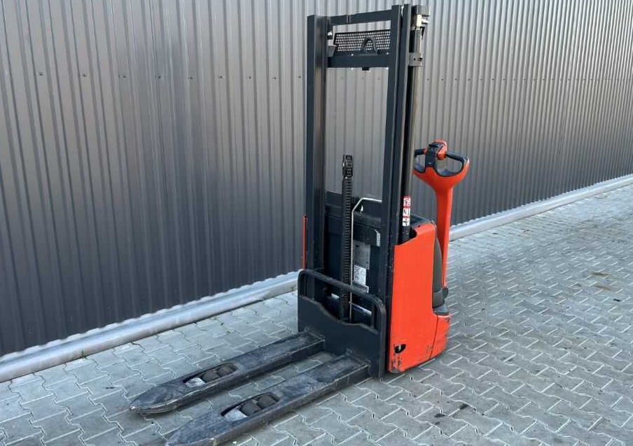Linde L12 - Stacker: picture 2 Linde L12 - Stacker: picture 2