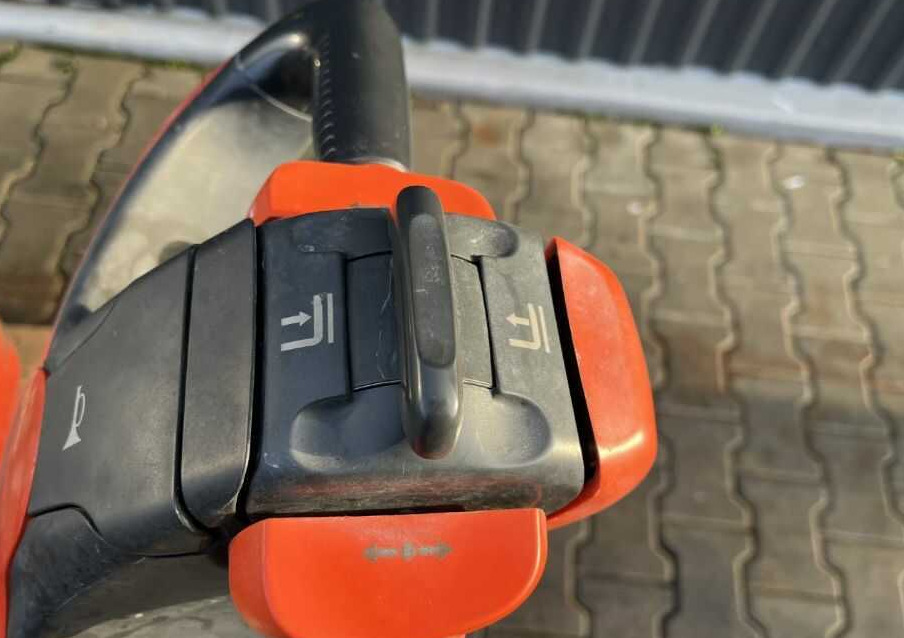 Linde L12 - Stacker: picture 3 Linde L12 - Stacker: picture 3