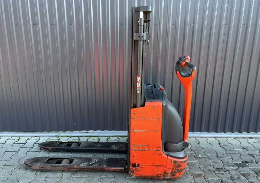 Linde L12 - Stacker: picture 2 Linde L12 - Stacker: picture 2