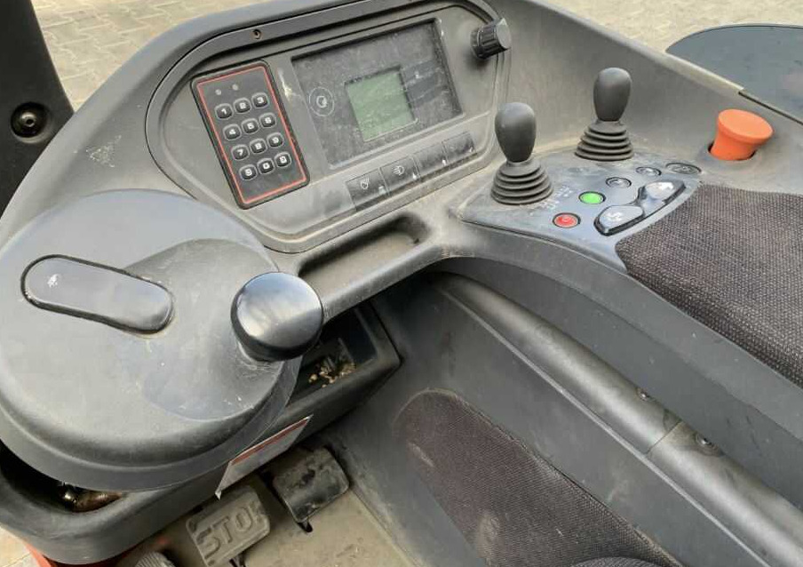 Linde R14HD-01 - Reach truck: picture 5 Linde R14HD-01 - Reach truck: picture 5