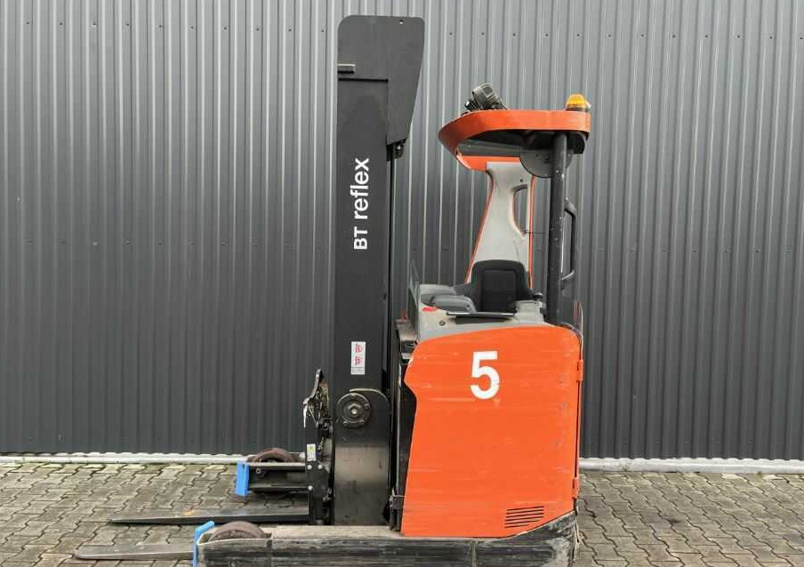 Toyota RRE160H - Reach truck: picture 2 Toyota RRE160H - Reach truck: picture 2
