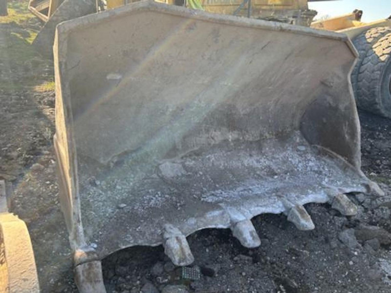Caterpillar 973D - Bucket: picture 1 Caterpillar 973D - Bucket: picture 1