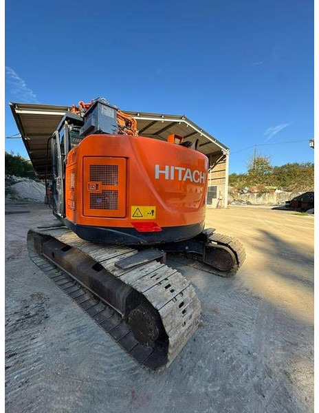 Hitachi ZX225USLC-6 - Crawler excavator: picture 1 Hitachi ZX225USLC-6 - Crawler excavator: picture 1