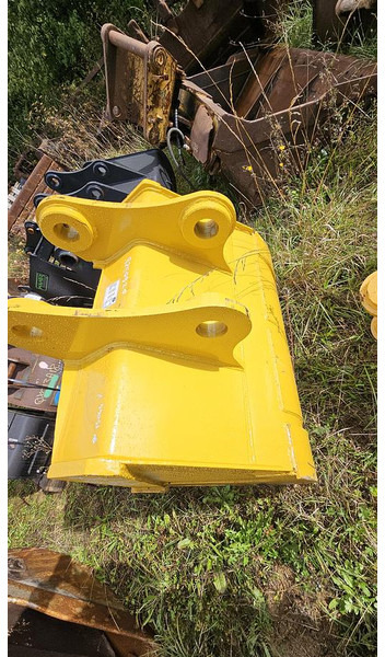 Komatsu PC200 - Bucket: picture 4 Komatsu PC200 - Bucket: picture 4