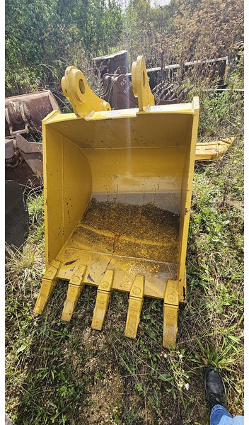 Komatsu PC200 - Bucket: picture 2 Komatsu PC200 - Bucket: picture 2