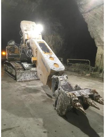 Liebherr R 944 C - Excavator: picture 2 Liebherr R 944 C - Excavator: picture 2