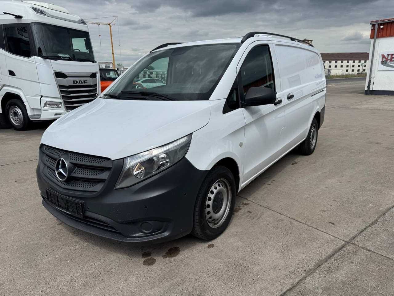 Mercedes-Benz VITO 111 CDI * LANG * KLIMA * SCHIEBETÜR R & L * - Passenger van: picture 1 Mercedes-Benz VITO 111 CDI * LANG * KLIMA * SCHIEBETÜR R & L * - Passenger van: picture 1