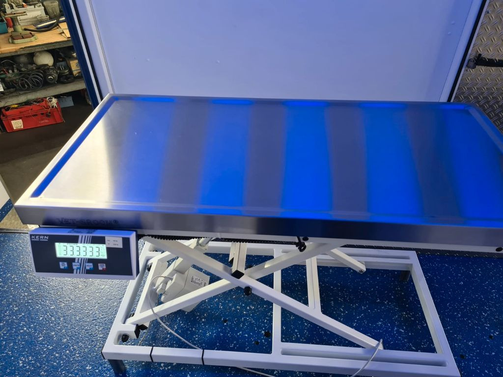 Mercedes-Benz RTW / Tierrettung / Tierarzt / OP Mercedes-Benz RTW / Tierrettung / Tierarzt / OP - Ambulance: picture 4 Mercedes-Benz RTW / Tierrettung / Tierarzt / OP Mercedes-Benz RTW / Tierrettung / Tierarzt / OP - Ambulance: picture 4