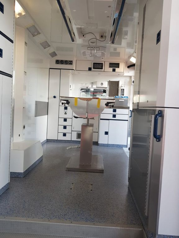 Mercedes-Benz RTW / Tierrettung / Tierarzt / OP Mercedes-Benz RTW / Tierrettung / Tierarzt / OP - Ambulance: picture 5 Mercedes-Benz RTW / Tierrettung / Tierarzt / OP Mercedes-Benz RTW / Tierrettung / Tierarzt / OP - Ambulance: picture 5