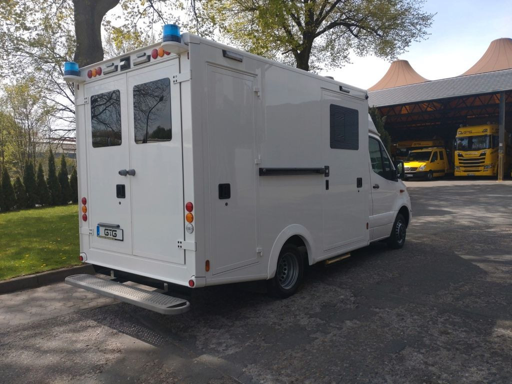 Mercedes-Benz RTW / Tierrettung / Tierarzt / OP Mercedes-Benz RTW / Tierrettung / Tierarzt / OP - Ambulance: picture 2 Mercedes-Benz RTW / Tierrettung / Tierarzt / OP Mercedes-Benz RTW / Tierrettung / Tierarzt / OP - Ambulance: picture 2