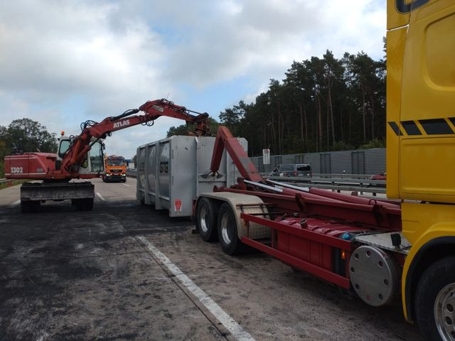 Scania R 730 Abroller voll Luft Scania R 730 Abroller voll Luft - Hook lift truck: picture 2 Scania R 730 Abroller voll Luft Scania R 730 Abroller voll Luft - Hook lift truck: picture 2